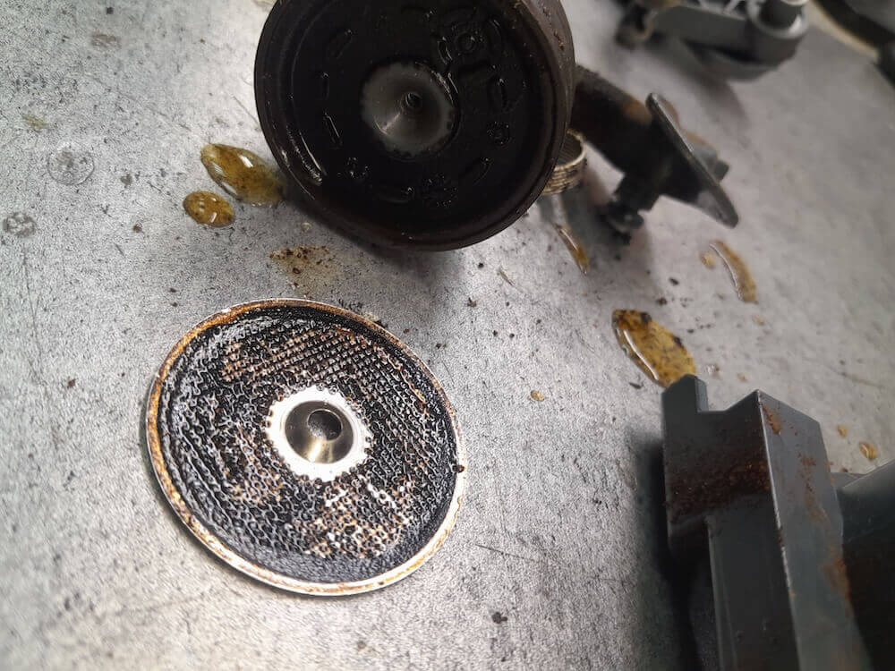 Nieregularny serwis ekspresu i jego skutki