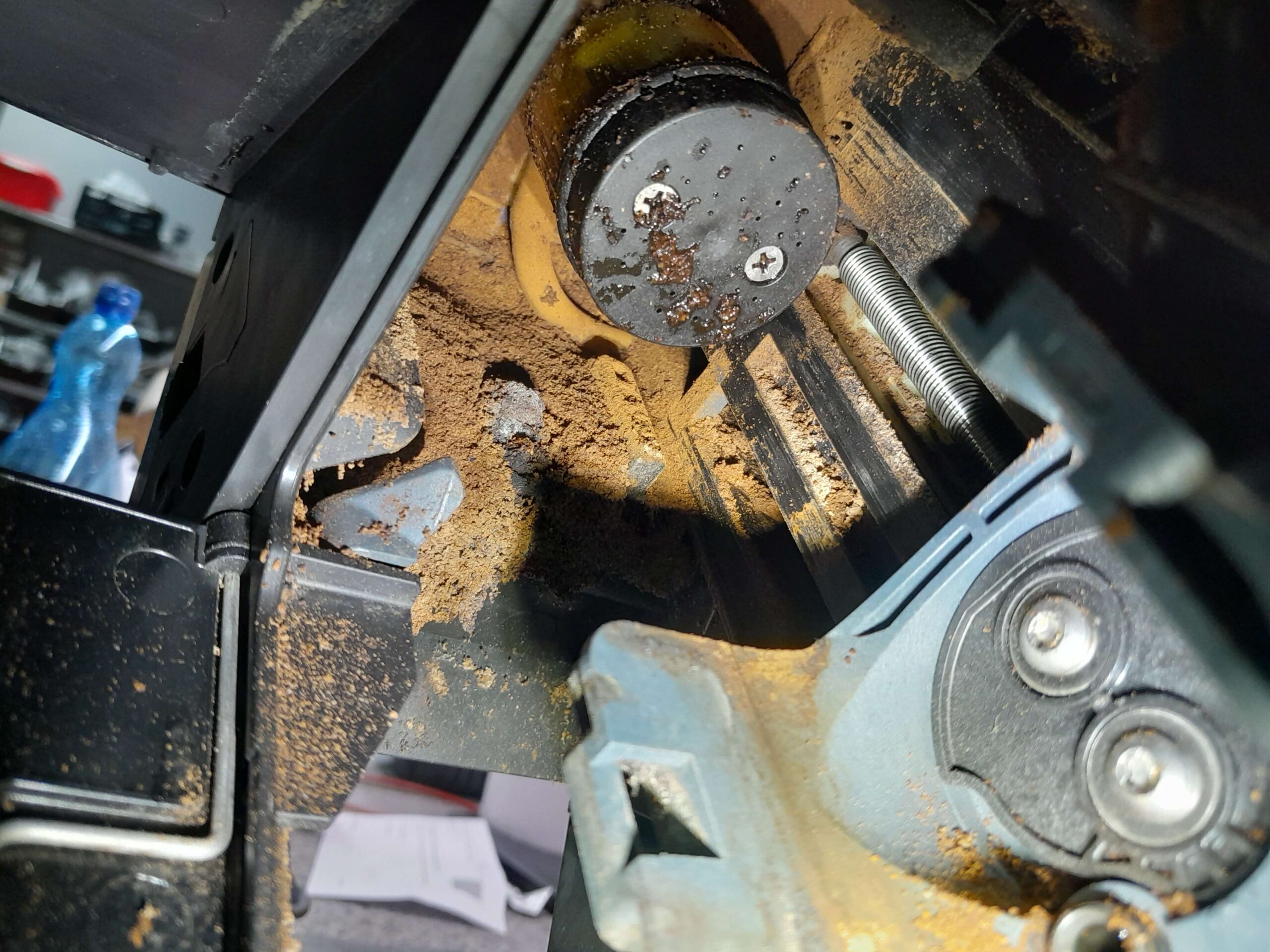 Ekspres DeLonghi i brak okresowego serwisu