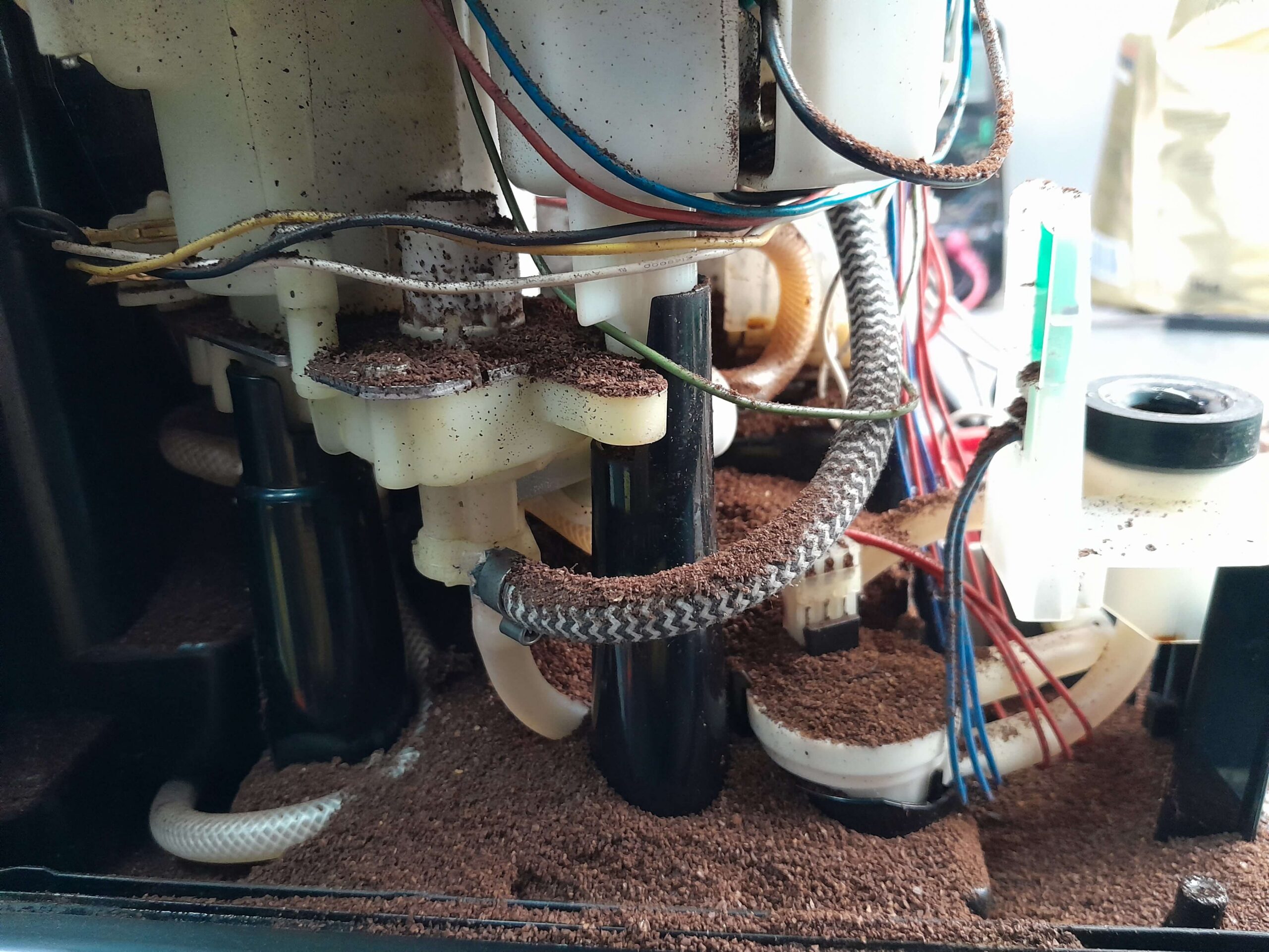 Ekspres Krups i brak odpowiedniego wysypu kawy